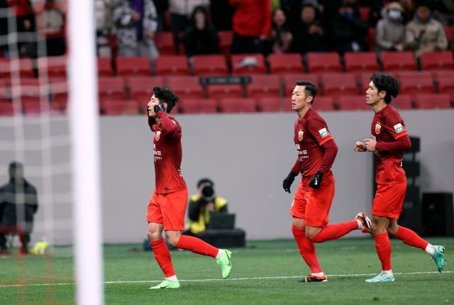 半岛体育网址-梅开二度捂耳庆祝回击质疑 武磊激情滑跪释放压力