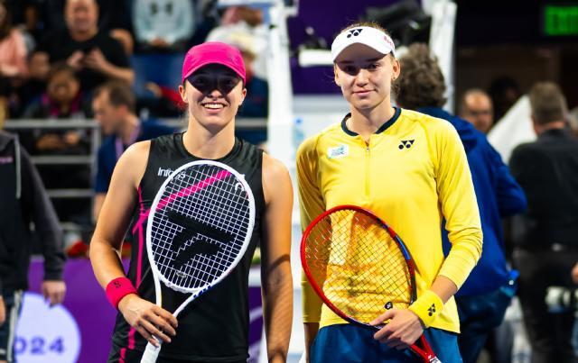 半岛体育-斯瓦泰克多哈夺冠创一纪录 莱巴金娜领跑胜场榜