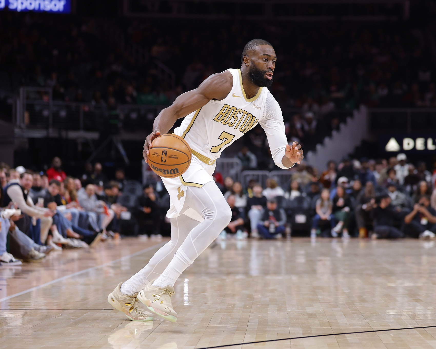 半岛体育在线-霍勒迪：布朗和绿军全队用行动回击质疑 赛季初外界没人看好他们