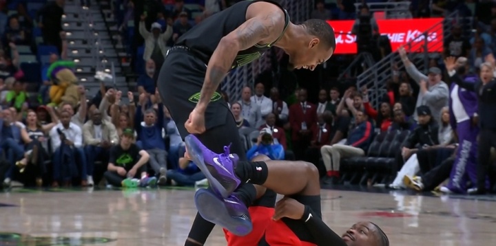 半岛体育在线-穆雷怒喷：TM站起来啊混蛋 逼逼赖赖啥？谢德：领先15分还搞这些